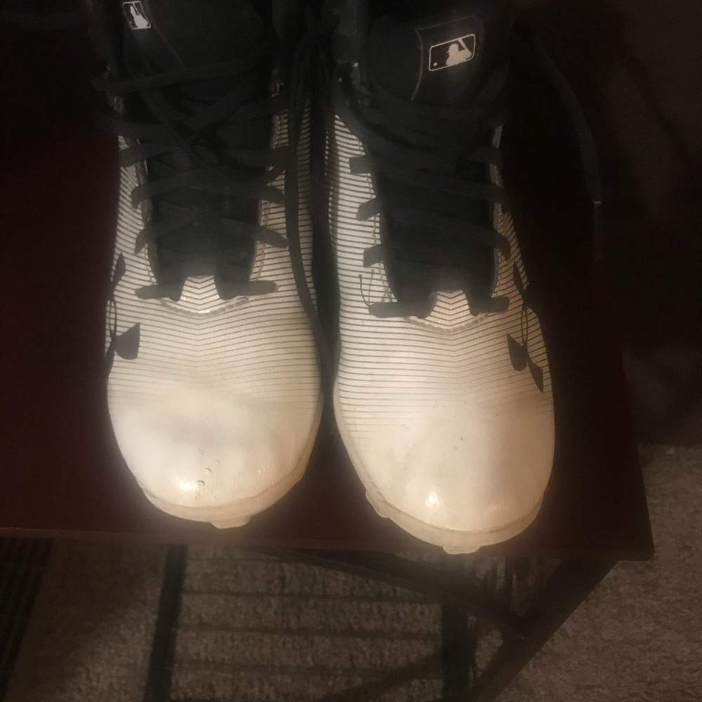 Baseball Cleats - Picture 2 of 3